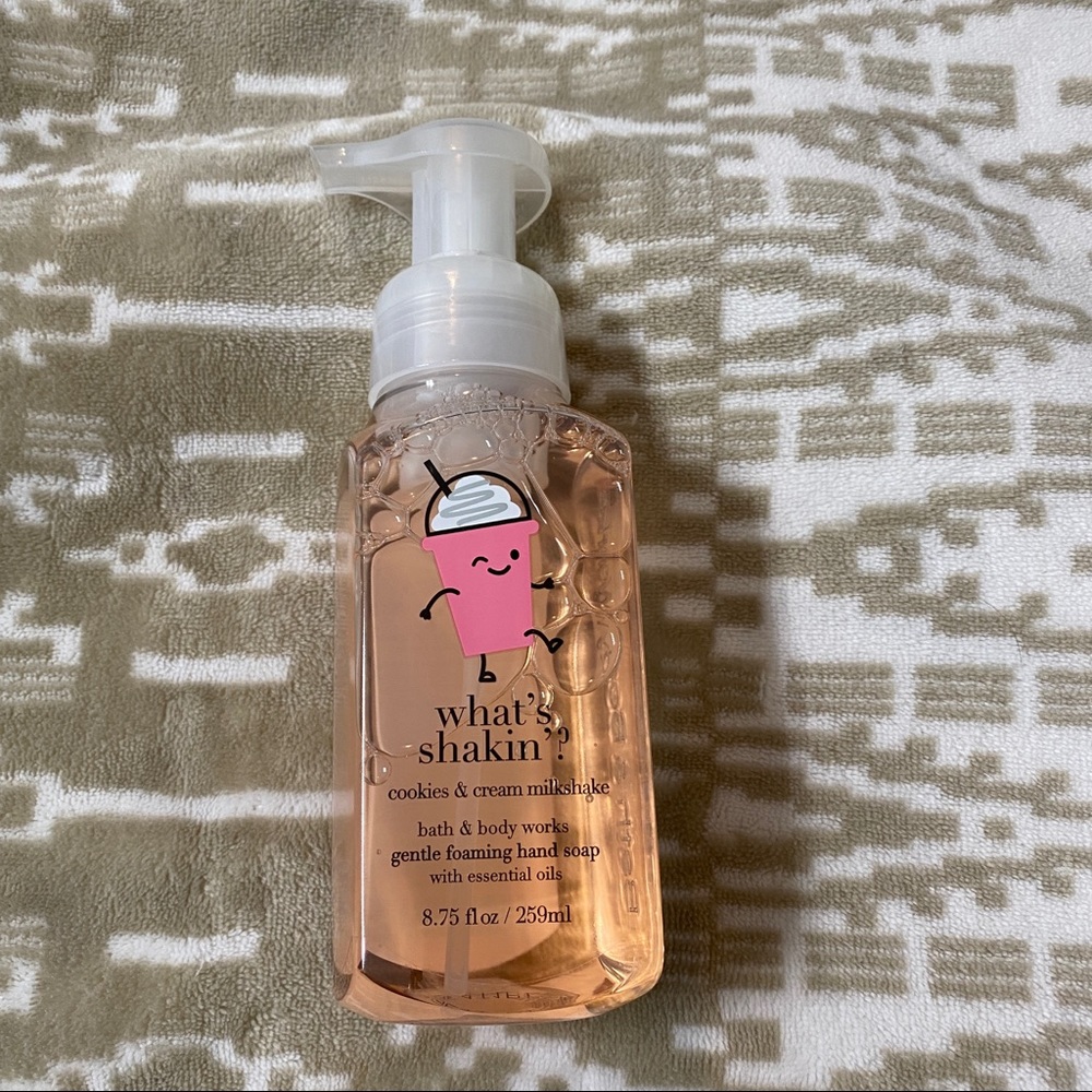 Bath & Body What’s Shakin’? Cookies & Cream Milkshake Foaming Hand Soap